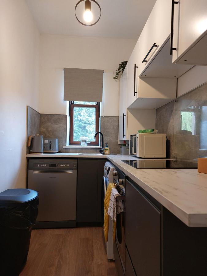 Modern & Bright, G/F, 1Br Apt. Real Hidden Gem Apartment Hamilton Bagian luar foto